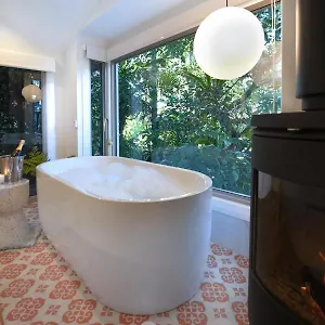 https://montville-grove.queenslandhotels.net